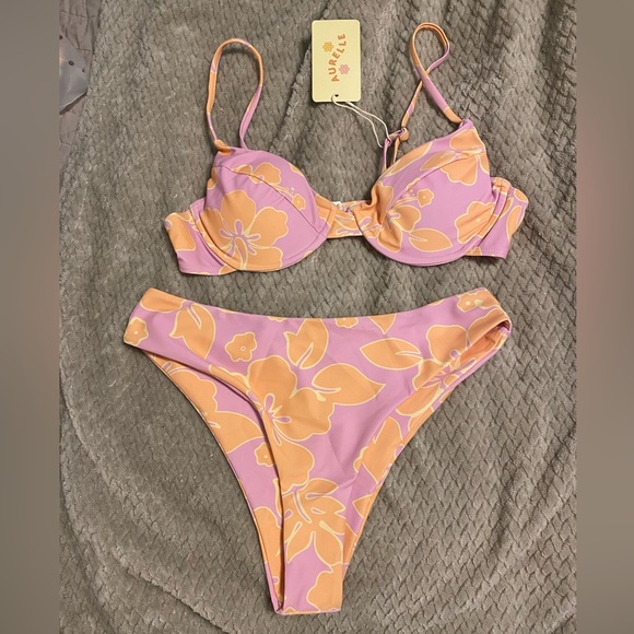 Hibiscus flowerr print bikini - Picture 1 of 3